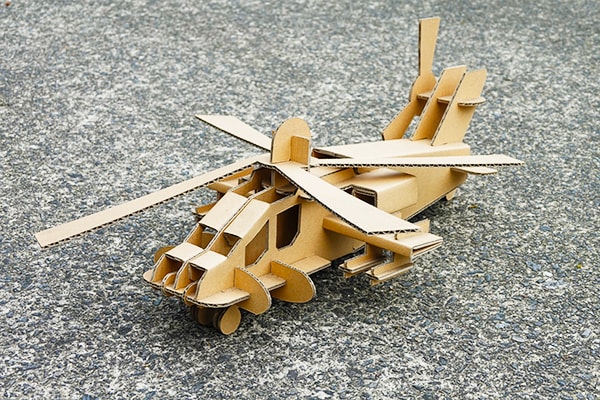 段ボール製のヘリコプター