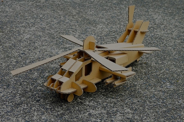 段ボール製のヘリコプター